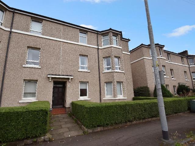 Flat for sale in Craigton, Scotland