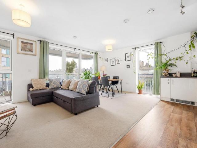Flat for sale in Loughborough Junction, Greater London
