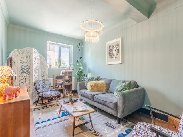 Flat for sale in Greater London