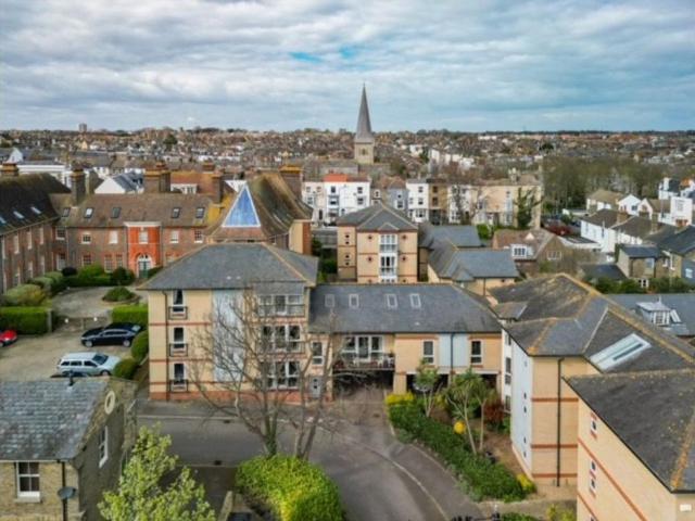 Flat for sale in West Cliff, Acol