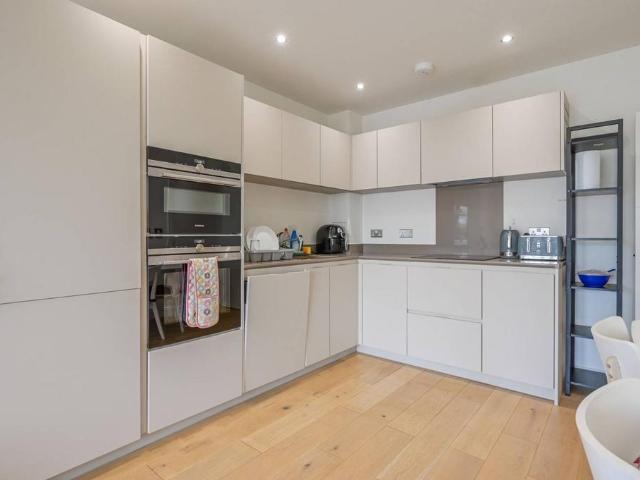 Flat for sale in Blackwall, Greater London