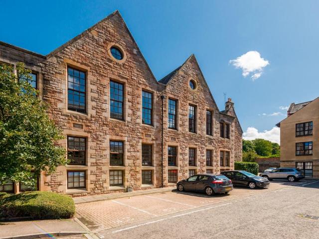 Flat for sale in Duddingston, Scotland