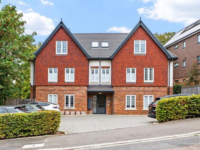 Flat for sale in London Borough of Croydon, Sanderstead