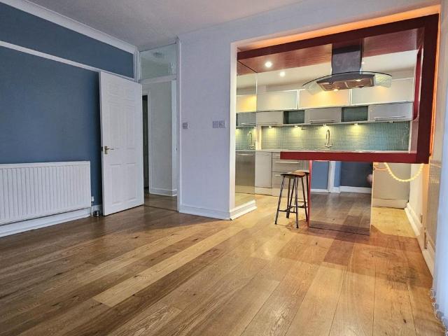Flat for sale in East Twickenham, Greater London