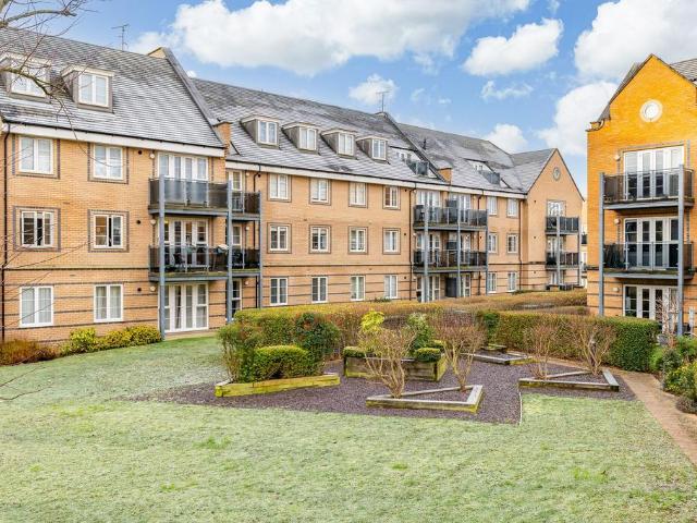 Flat for sale in Foxholes, East Hertfordshire