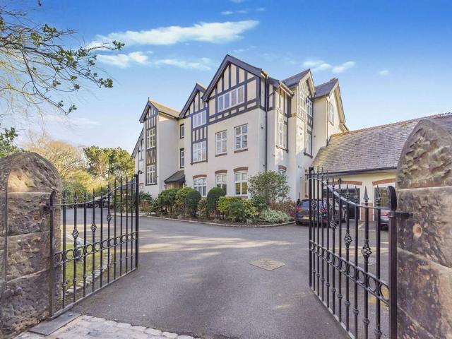 Flat for sale in Trafford Park, Greater Manchester