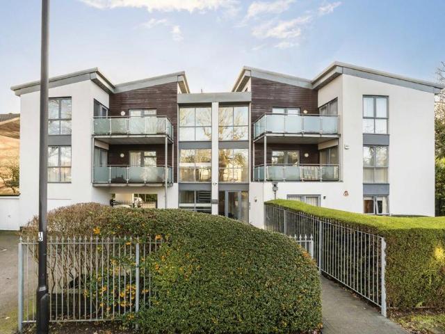 Flat for sale in Little Stanmore, Greater London