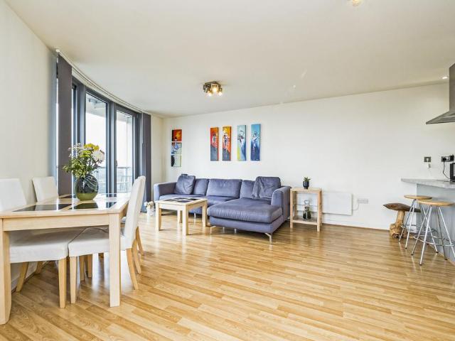 Flat for sale in Stratford Marsh, Greater London