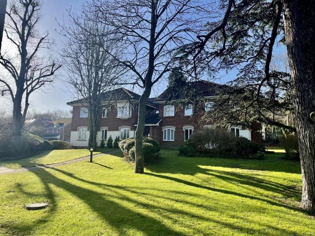 Flat for sale in Pachesham Park, Surrey