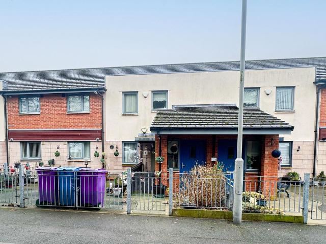 Flat for sale in Calderstones