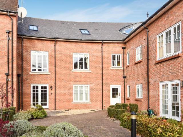 Flat for sale in Dromore, Oxfordshire