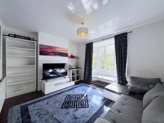 Flat for sale in The Hale, Greater London