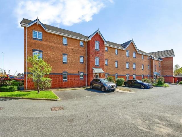 Flat for sale in Calderstones