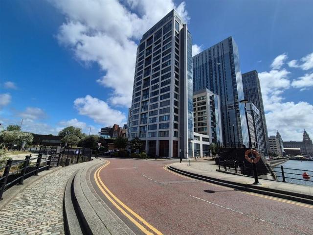 Flat for sale in Calderstones