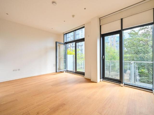 Flat for sale in Bromley-by-Bow, Poplar Grove