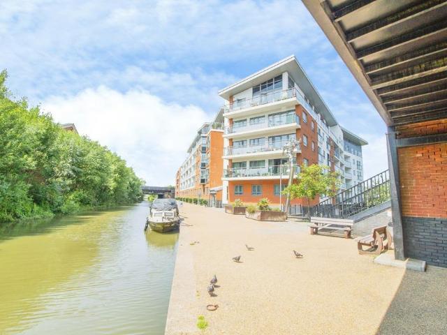 Flat for sale in Wolverton and Greenleys, Old Wolverton