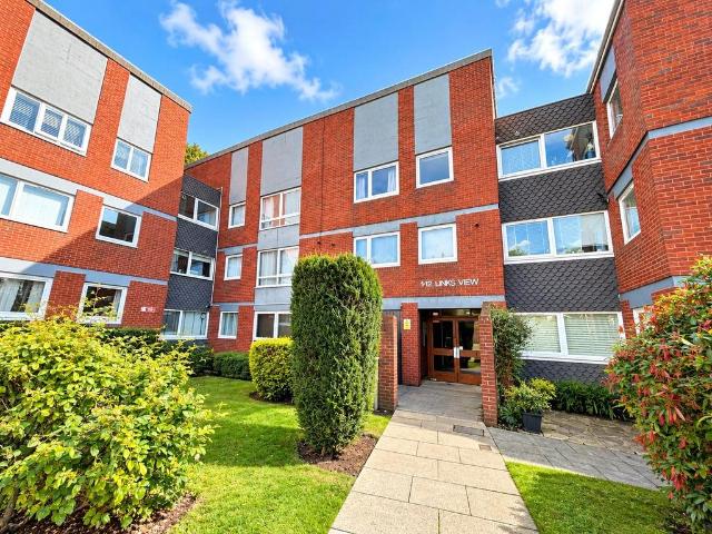 Flat for sale in Royal Borough of Greenwich, Greater London
