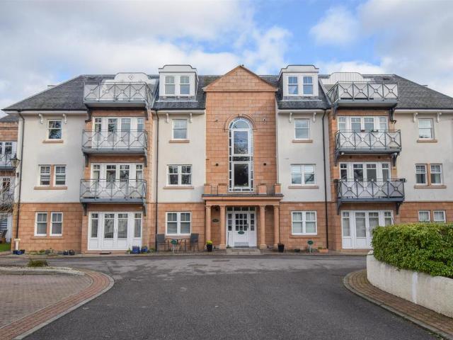Flat for sale in Lentran, Scotland