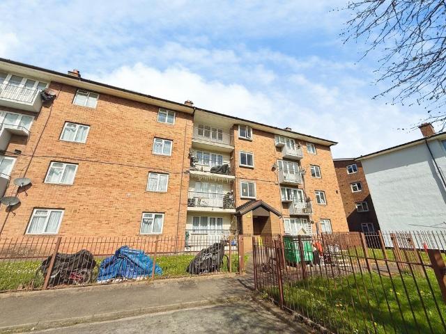 Flat for sale in Feckenham, City Of Bristol