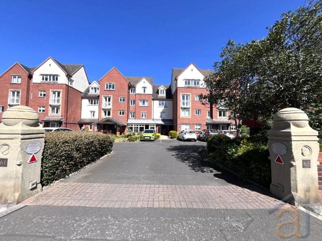 Flat for sale in Marshside, Southport