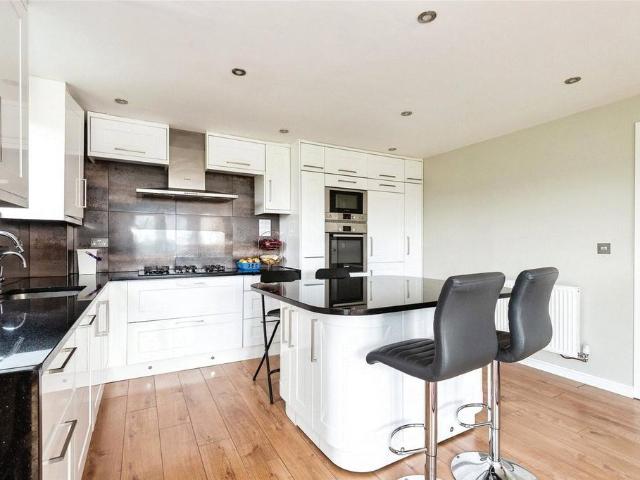 Flat for sale in Pachesham Park, Surrey