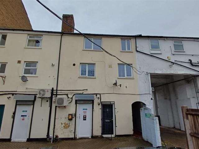 Flat for sale in London Borough of Lewisham, Greater London