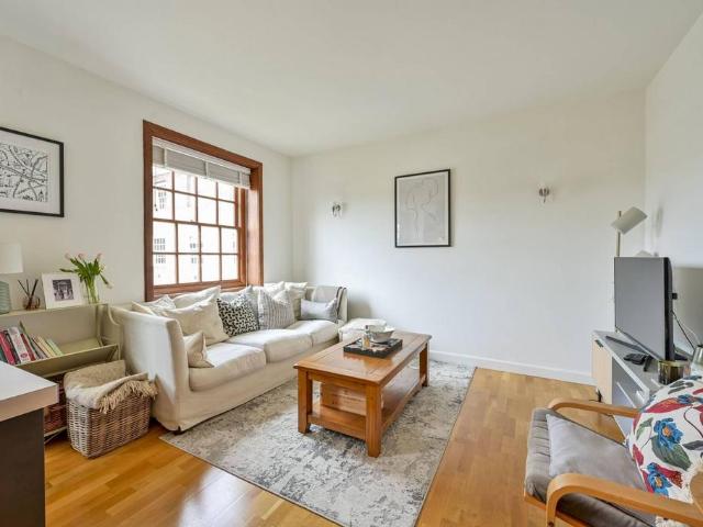 Flat for sale in Southfields, Greater London