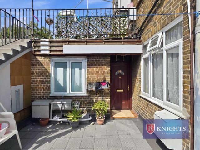 Flat for sale in Lower Edmonton, Edmonton