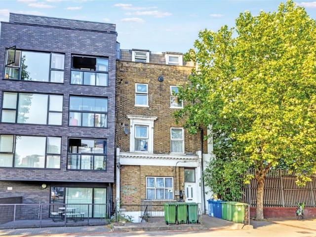 Flat for sale in Old Kent Road, Greater London