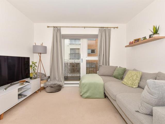 Flat for sale in Brook Street, Bourne Vale