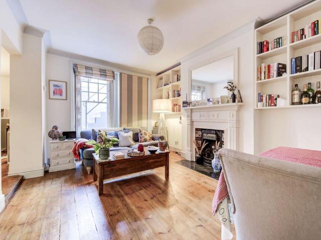 Flat for sale in West Kensington, Greater London