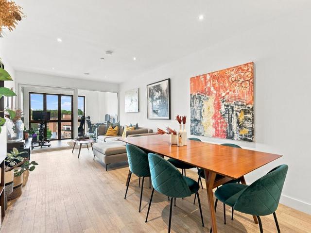 Flat for sale in Old Ford, Bow