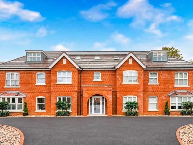 Flat for sale in Wexham and Ivers Community Board, Iver Heath