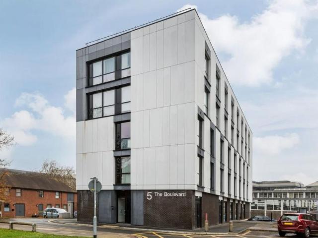 Flat for sale in West Green, Crawley