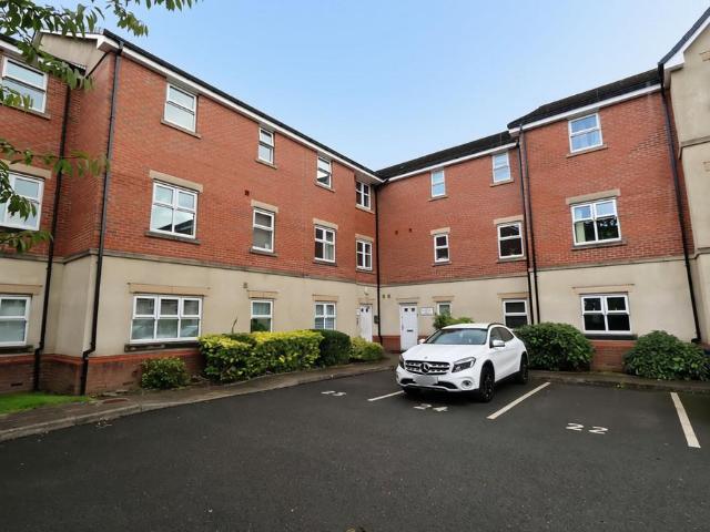 Flat for sale in Stretford, Trafford