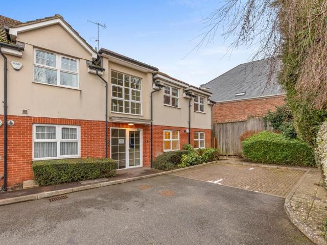 Flat for sale in Wooburn, Berghers Hill