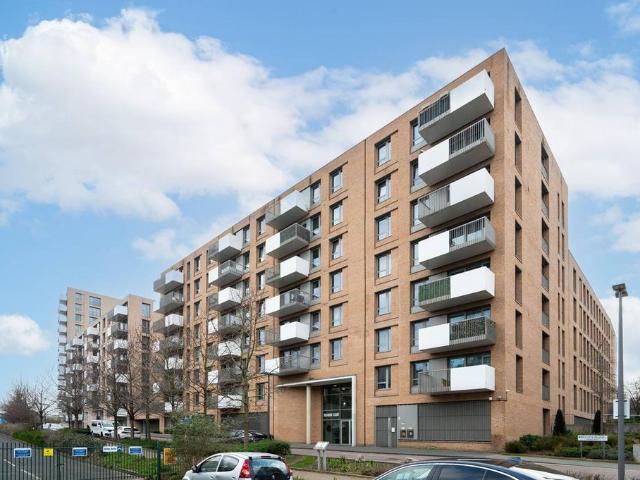 Flat for sale in Waterside Park, Silvertown