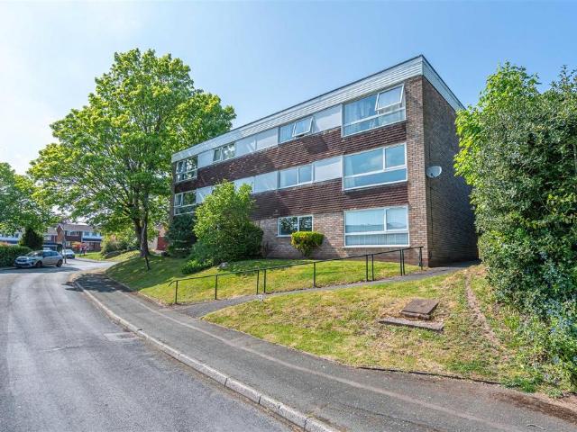 Flat for sale in Tettenhall, West Midlands