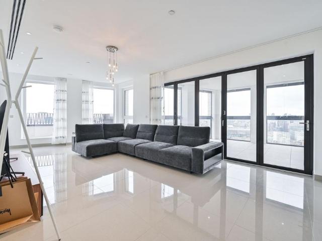 Flat for sale in Elephant and Castle, Greater London