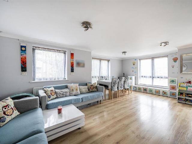 Flat for sale in Preston, Greater London