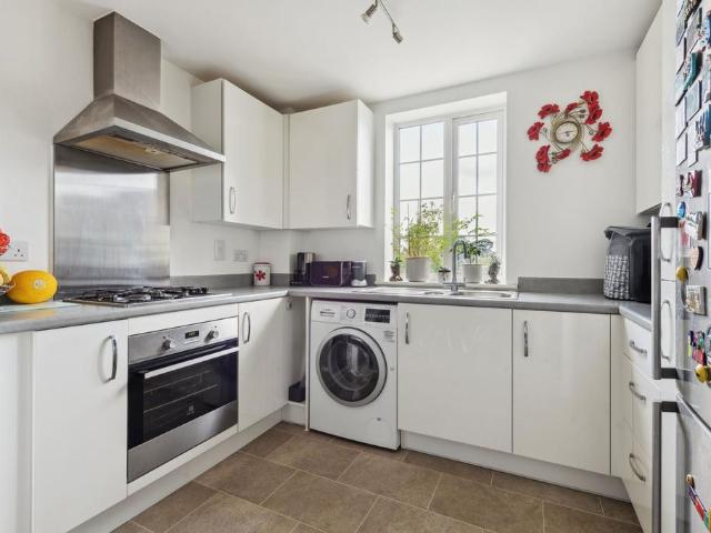 Flat for sale in Chalfont St. Peter, Denham
