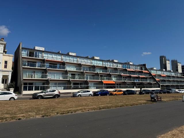 Flat for sale in Folkestone