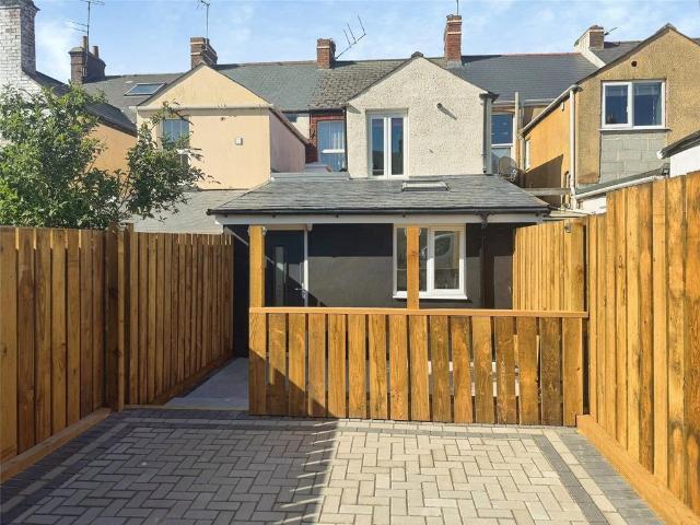 Flat for sale in Withycombe, Budlake