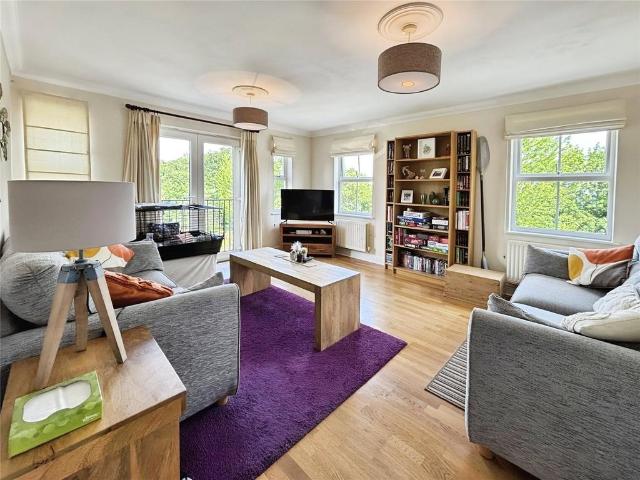 Flat for sale in The Bridge, Kent