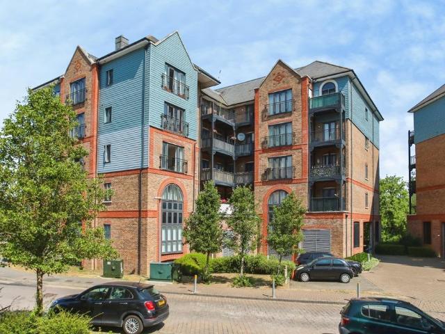 Flat for sale in Brook Street, Bourne Vale
