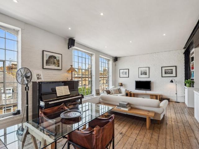 Flat for sale in Fulham, Greater London