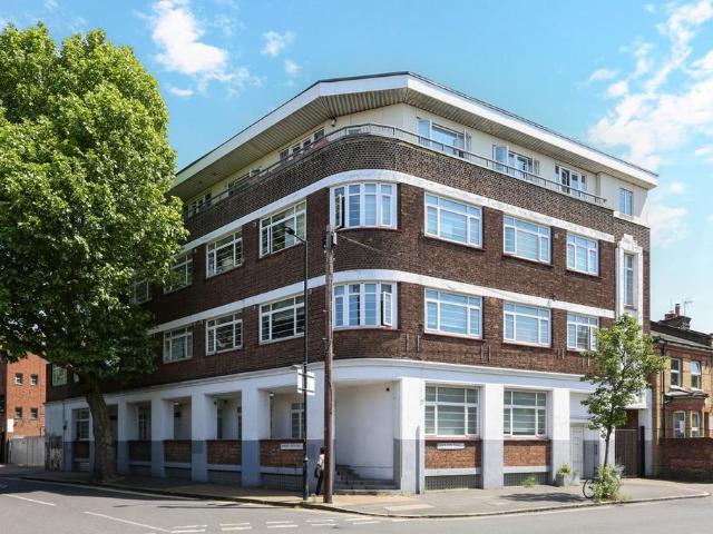 Flat for sale in Camberwell, Greater London