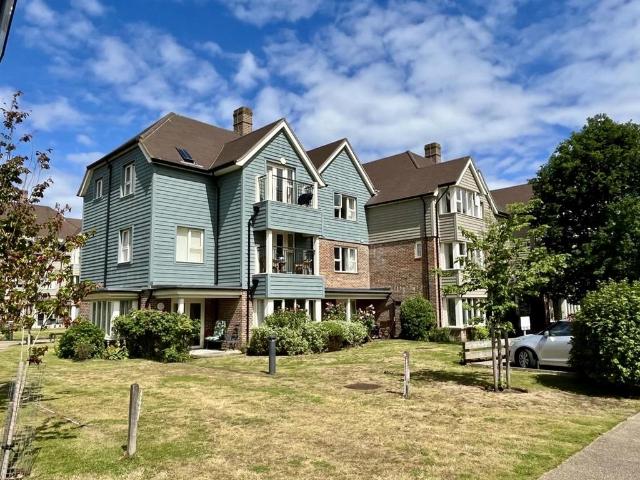 Flat for sale in Hart, Hampshire
