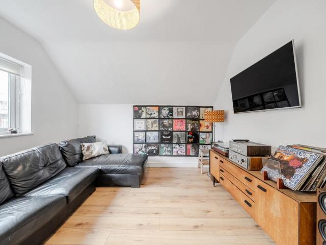 Flat for sale in Manor Park, Greater London