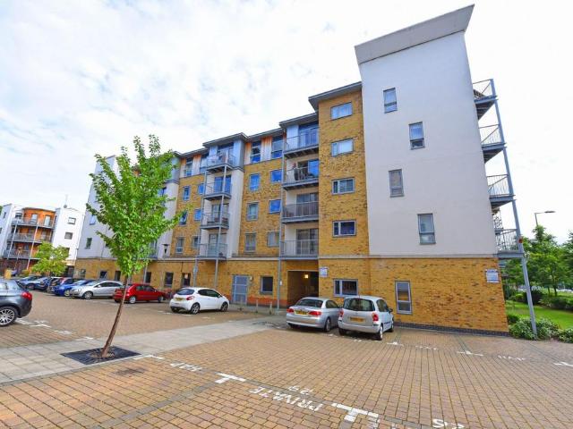 Flat for sale in Farnborough, Hampshire